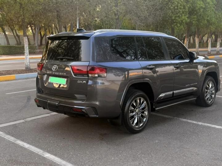 للبيع توياتا لاندكروزر Gxr twin turbo استيشن موديل 2025 فل أوبشن خليجي تحت الضمان 