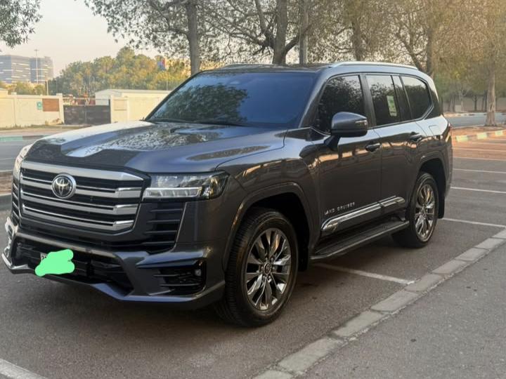 للبيع توياتا لاندكروزر Gxr twin turbo استيشن موديل 2025 فل أوبشن خليجي تحت الضمان 