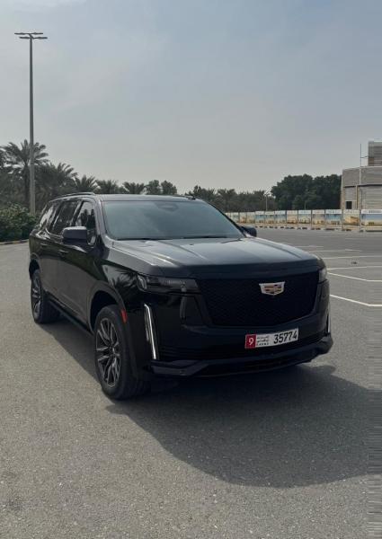 للبيع كاديلاك اسكاليد سبورت موديل 2024 فل اوبشن خليجي تحت الضمان 