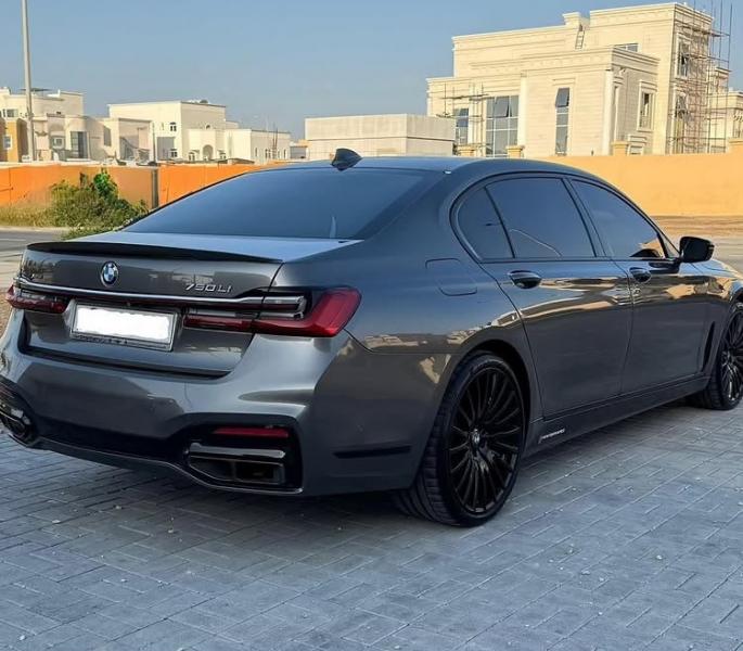 للبيع بي ام دبليو 750li twin turbo V8 موديل 2016 اعلى فئة فل ابشن عليها كت2021 خليجي تشيكات وكالة