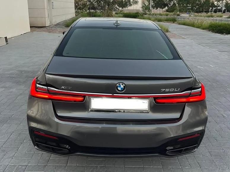 للبيع بي ام دبليو 750li twin turbo V8 موديل 2016 اعلى فئة فل ابشن عليها كت2021 خليجي تشيكات وكالة
