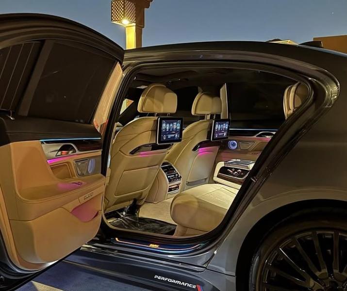للبيع بي ام دبليو 750li twin turbo V8 موديل 2016 اعلى فئة فل ابشن عليها كت2021 خليجي تشيكات وكالة
