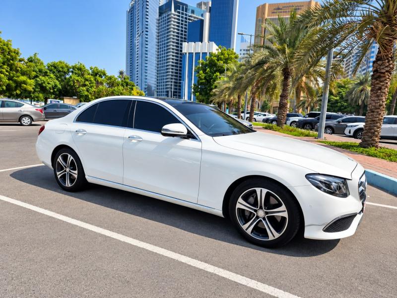 للبيع مرسيدس بنز E300 موديل 2017 بدون حوادث وارد كوريا 