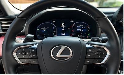 للبيع لكزس  LX 700h هايبرد سيجنتشر موديل 2025 خليجي تحت الضمان 