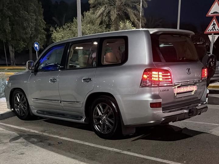 للبيع لكزس LX570 سوبر تشارج TRD عند كراج المغربي بوست 8 موديل 2010 محول 2015 بالكامل