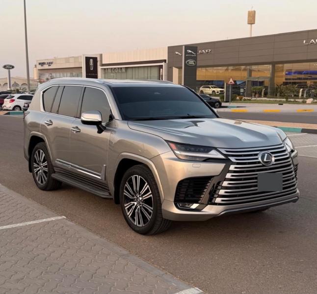 للبيع لكزس LX600 سيغنتشر موديل 2026 فل أوبشن خليجي تحت الضمان 