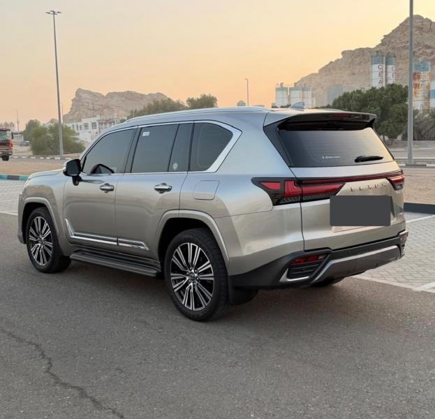 للبيع لكزس LX600 سيغنتشر موديل 2026 فل أوبشن خليجي تحت الضمان 